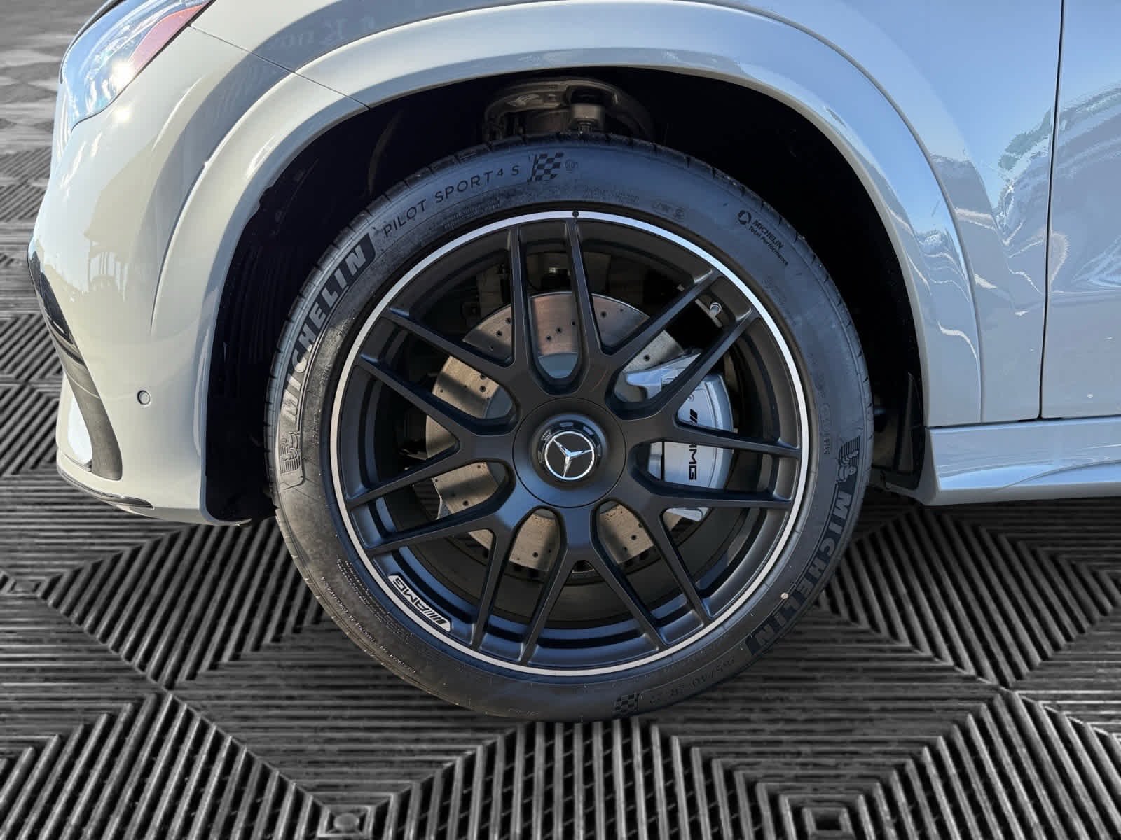 New 2026 MANUFAKTUR Alpine Grey Mercedes-Benz AMG® GLE 53 image 9
