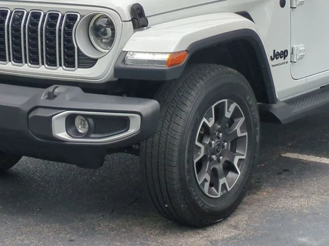 New 2025 Bright White Clear-Coat Exterior Paint Jeep Sahara image 9