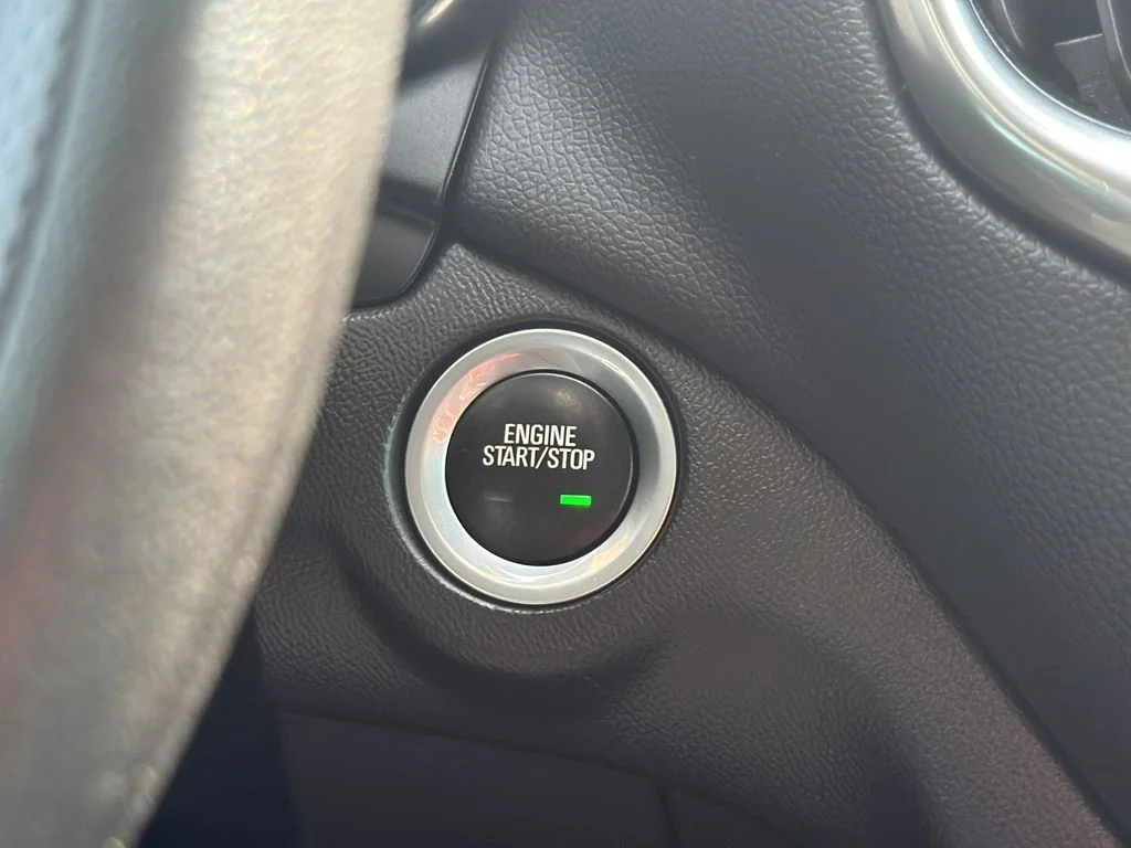 Used 2022 White Chevrolet LT image 13