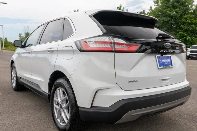 Used 2022 White Ford SEL image 8