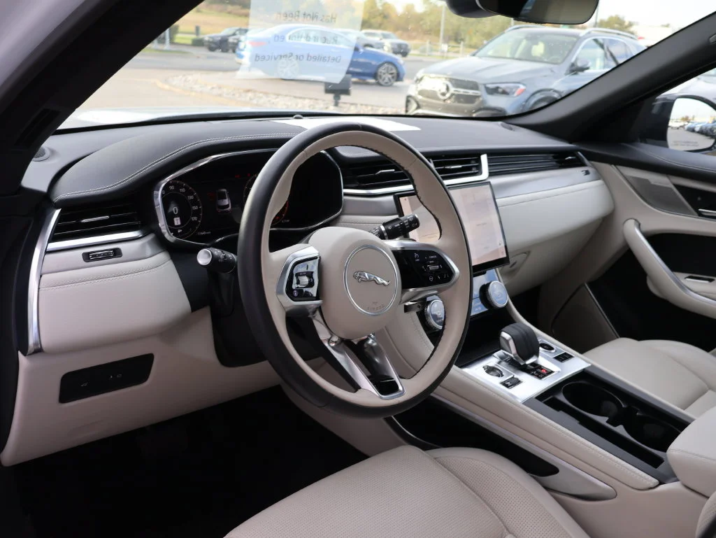 Used 2025  Jaguar P250 R-Dynamic S image 15