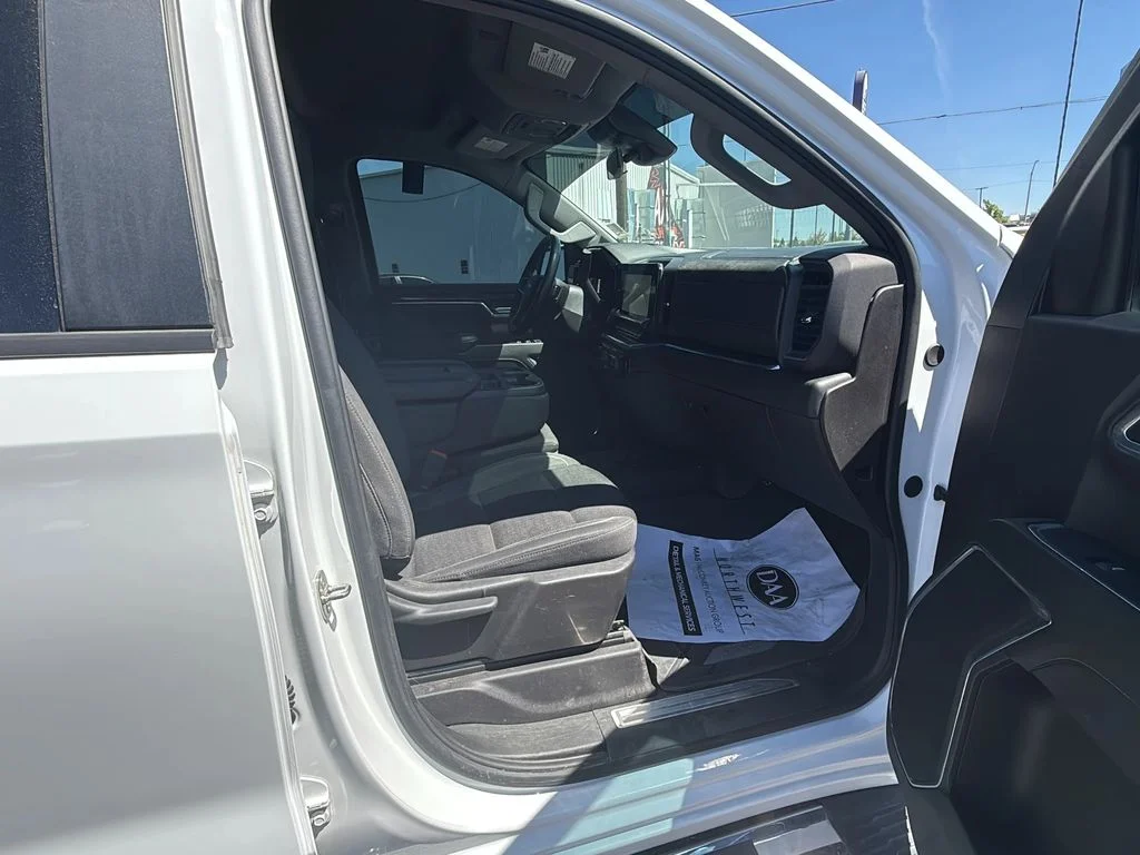 Used 2024 Summit White Chevrolet LT image 22