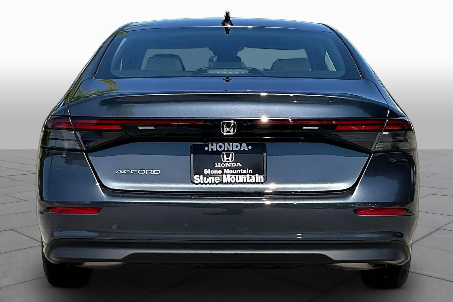 Used 2025 Meteorite Gray Metallic Honda SE image 5