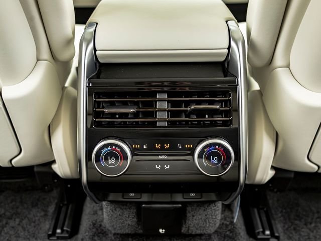 New 2026 Ostuni Pearl White LAND ROVER SE 7 Seats image 21