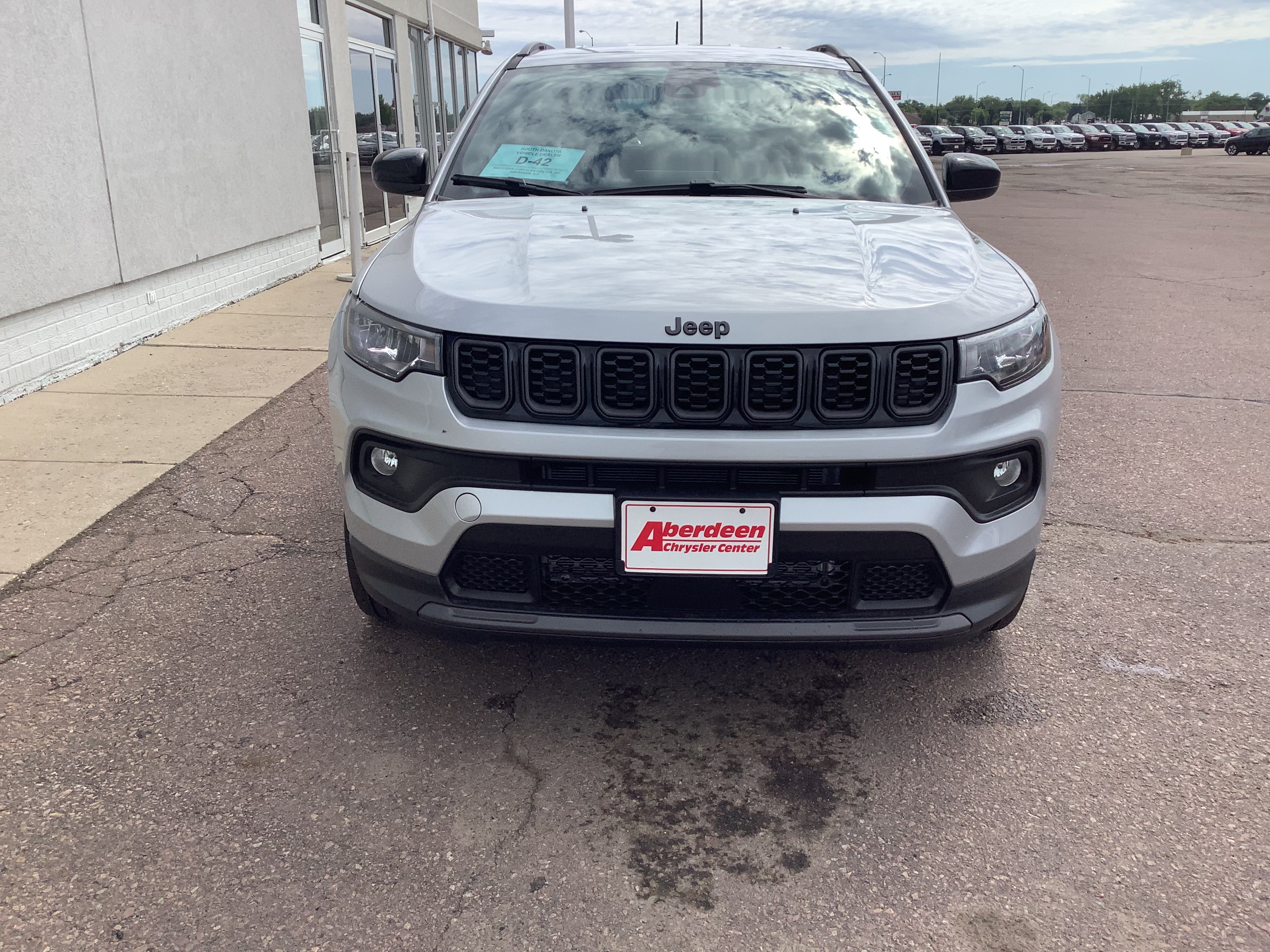 New 2026 Silver Zynith Metallic Clear-Coat Exterior Paint Jeep Latitude image 3