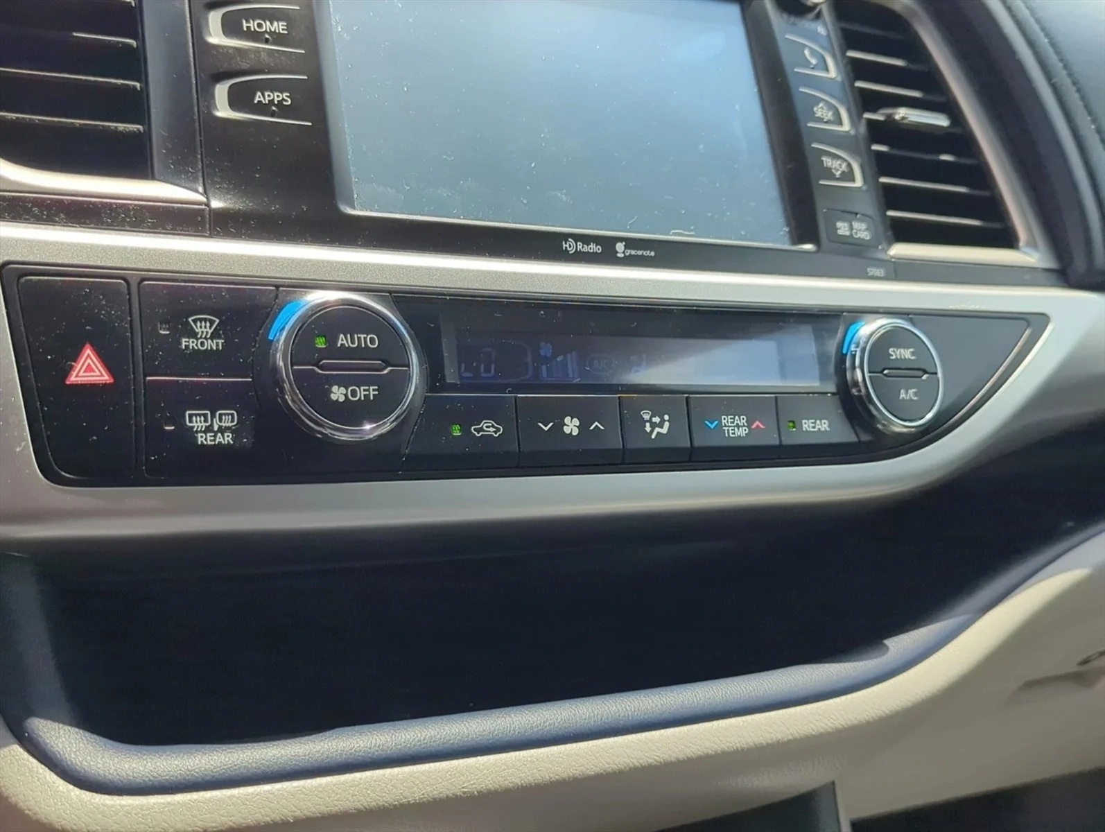 Used 2015 Predawn Gray Mica Toyota XLE image 22
