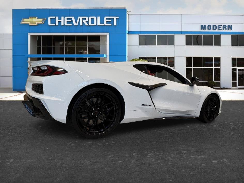 Used 2026 Arctic White Chevrolet 2LZ image 4