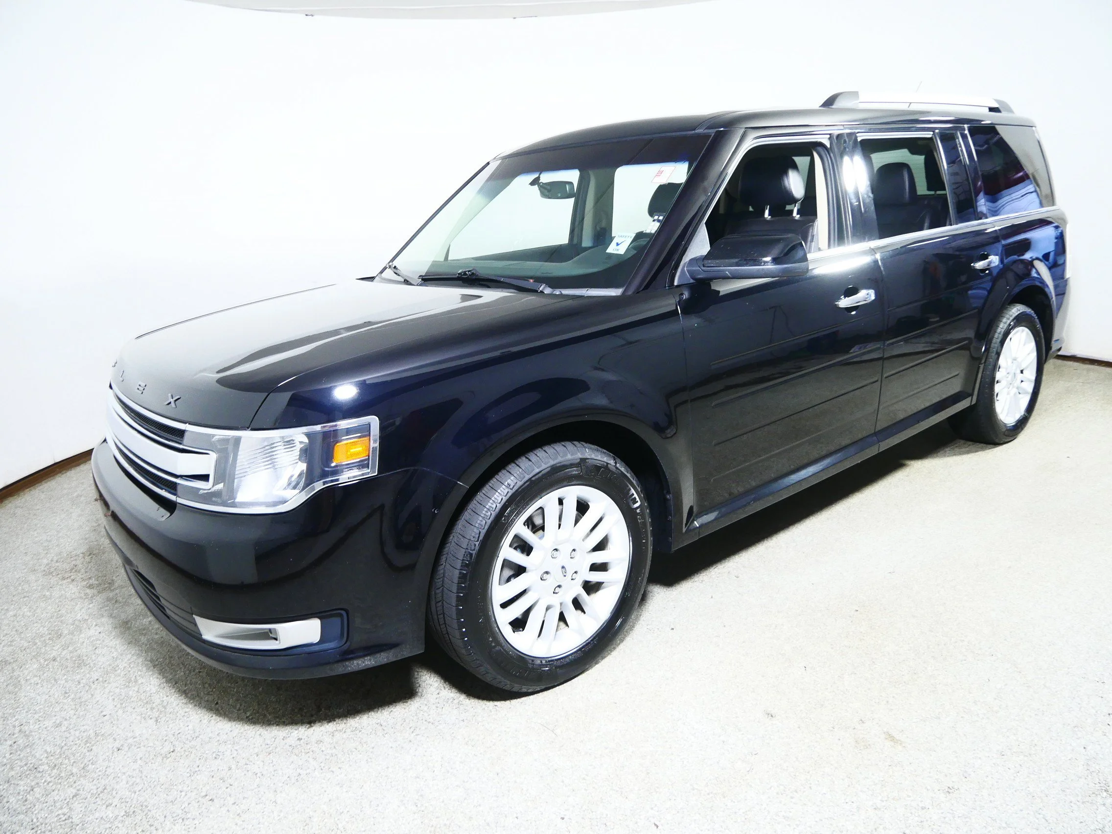 Used 2017 Shadow Black Ford SEL image 3