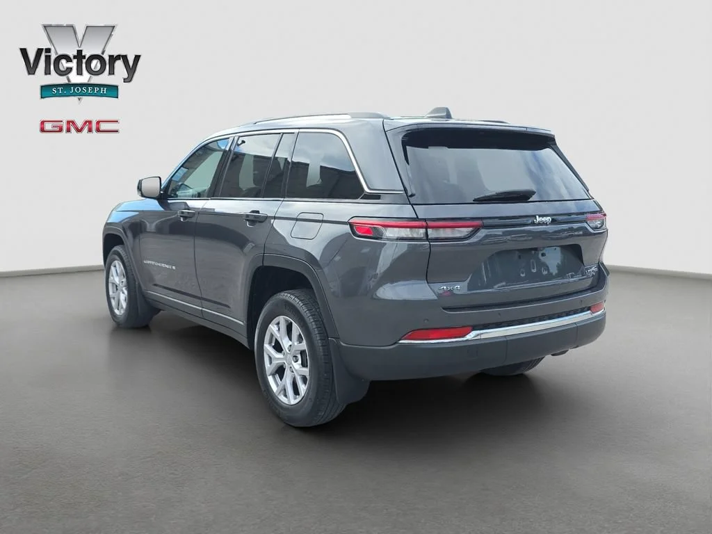 Used 2022 Gray Jeep Limited 4x4 image 16