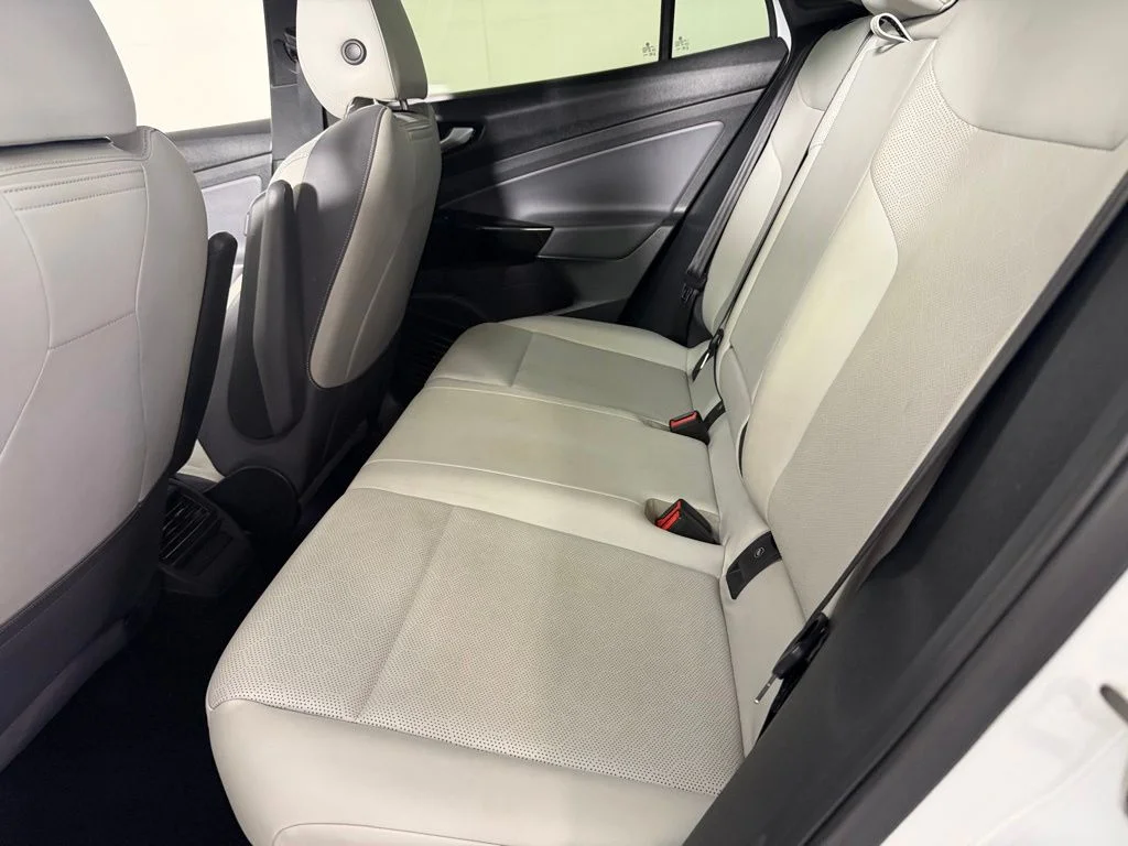 Used 2021 White Volkswagen Pro S image 27