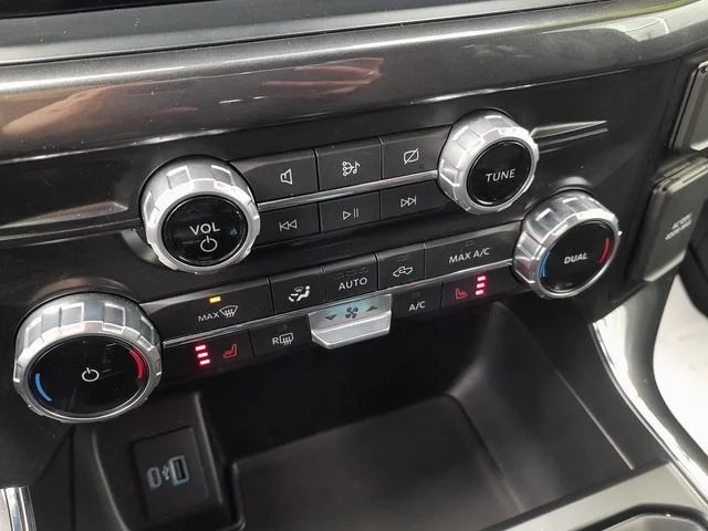 Used 2022 Blue Metallic Ford XLT image 22