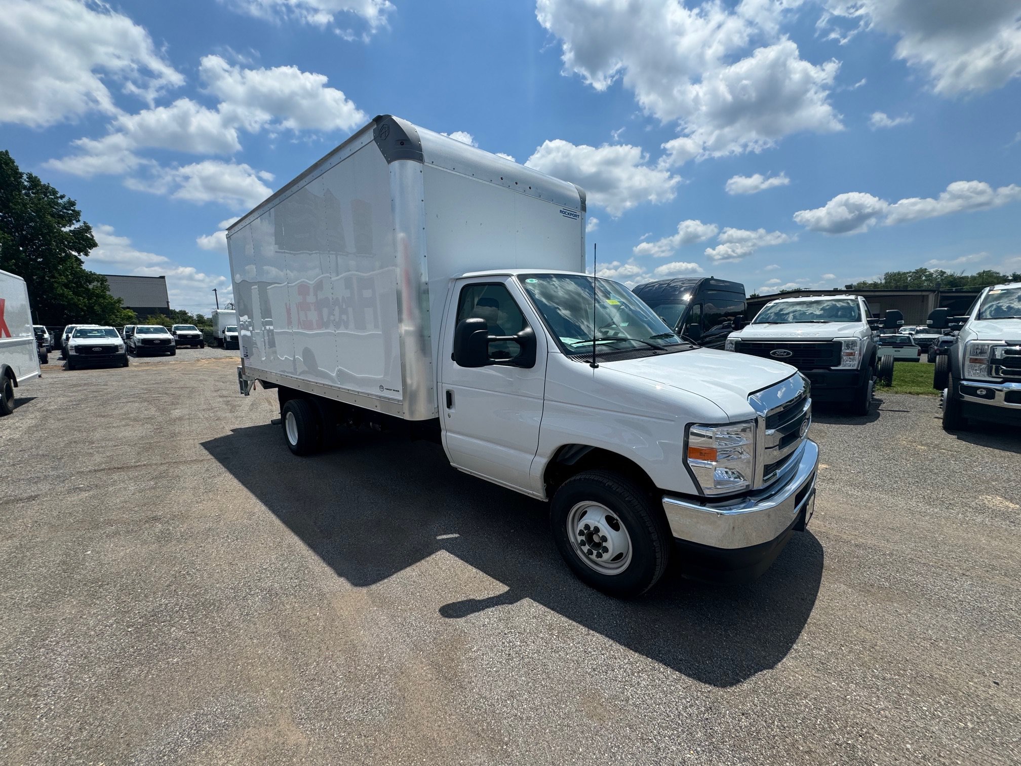 New 2027 Oxford White Ford E-450 DRW image 5