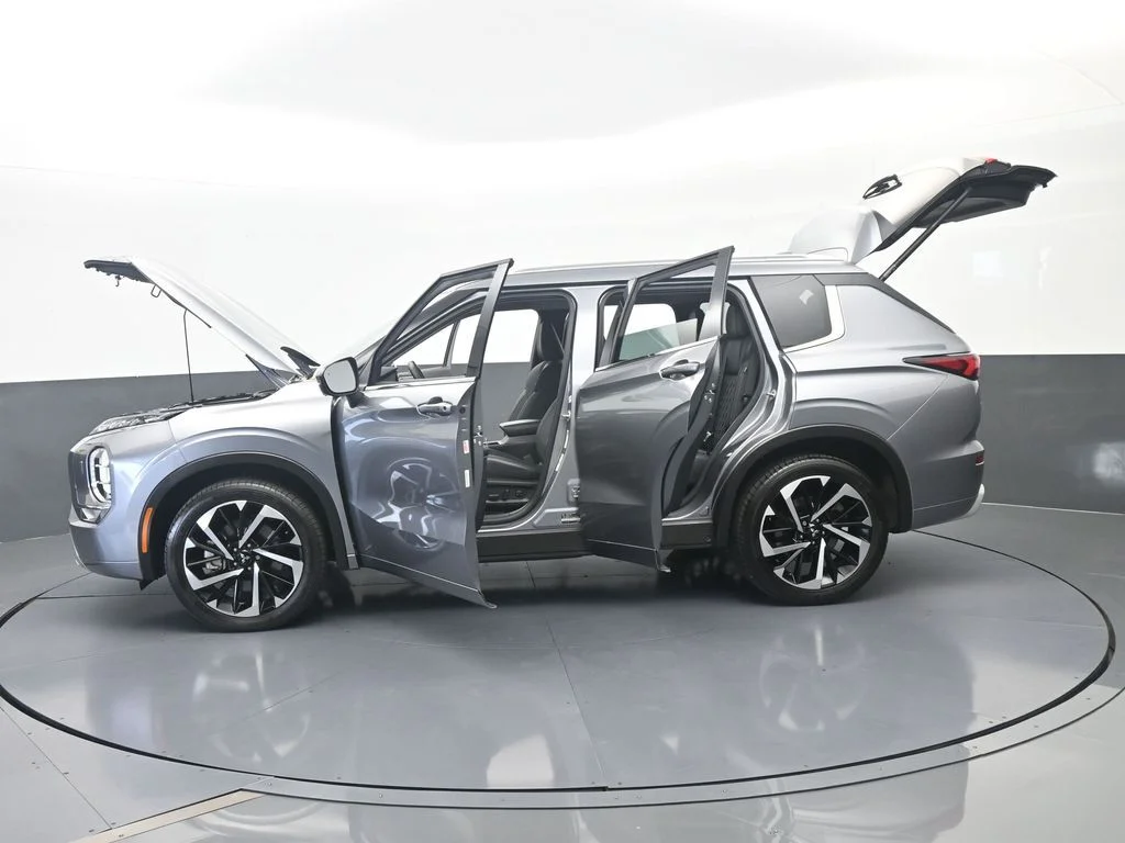 Used 2022 Silver Mitsubishi SEL image 72
