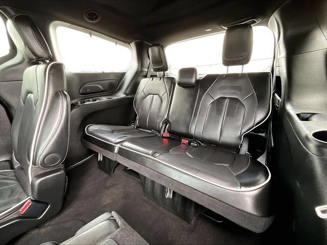 Used 2025 Diamond Black Cry Chrysler Limited image 17