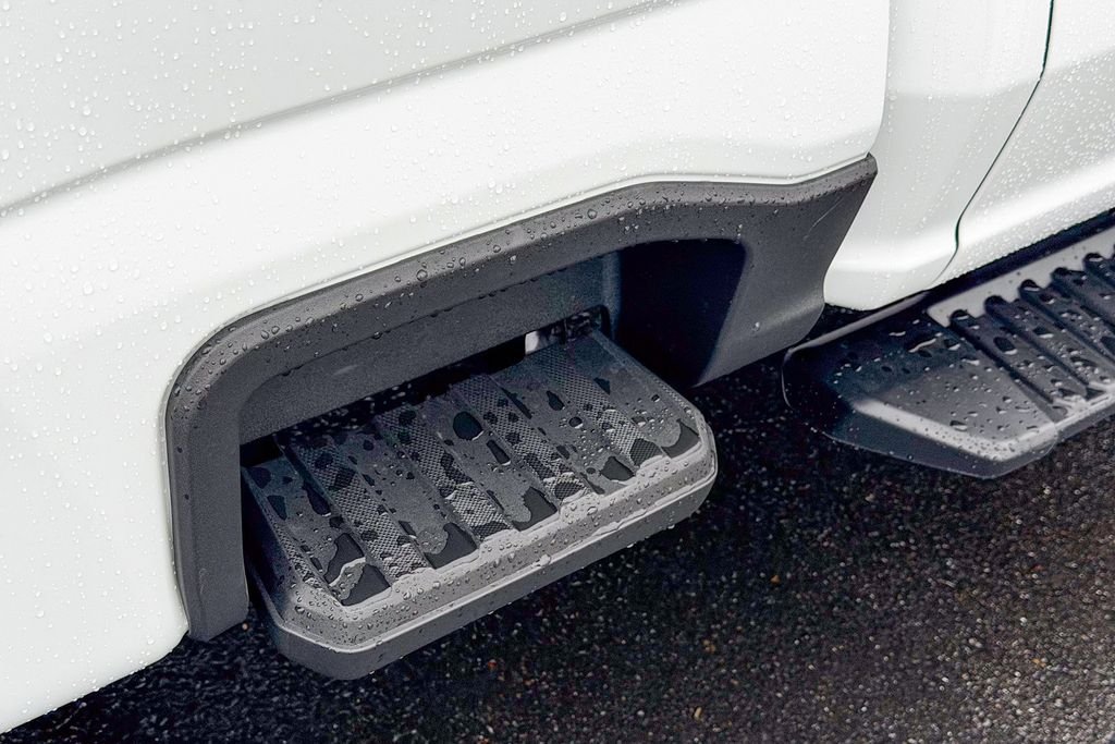 New 2026 Oxford White Ford F-250® XLT image 8