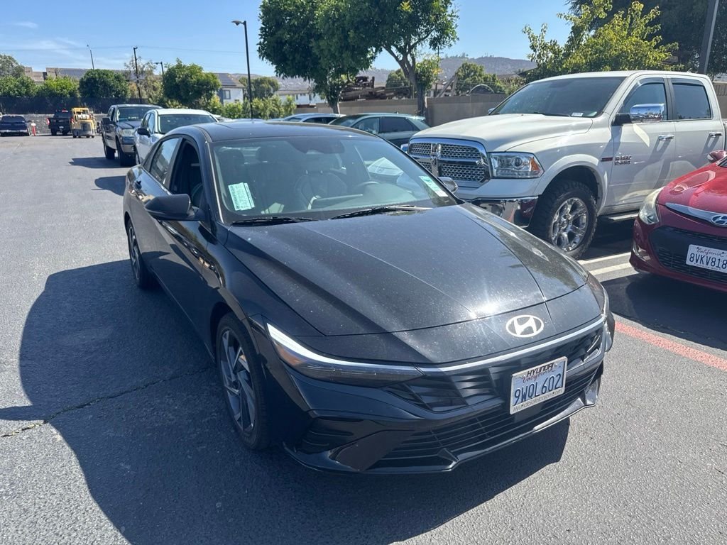 Certified Used 2025 Black Hyundai Limited image 4