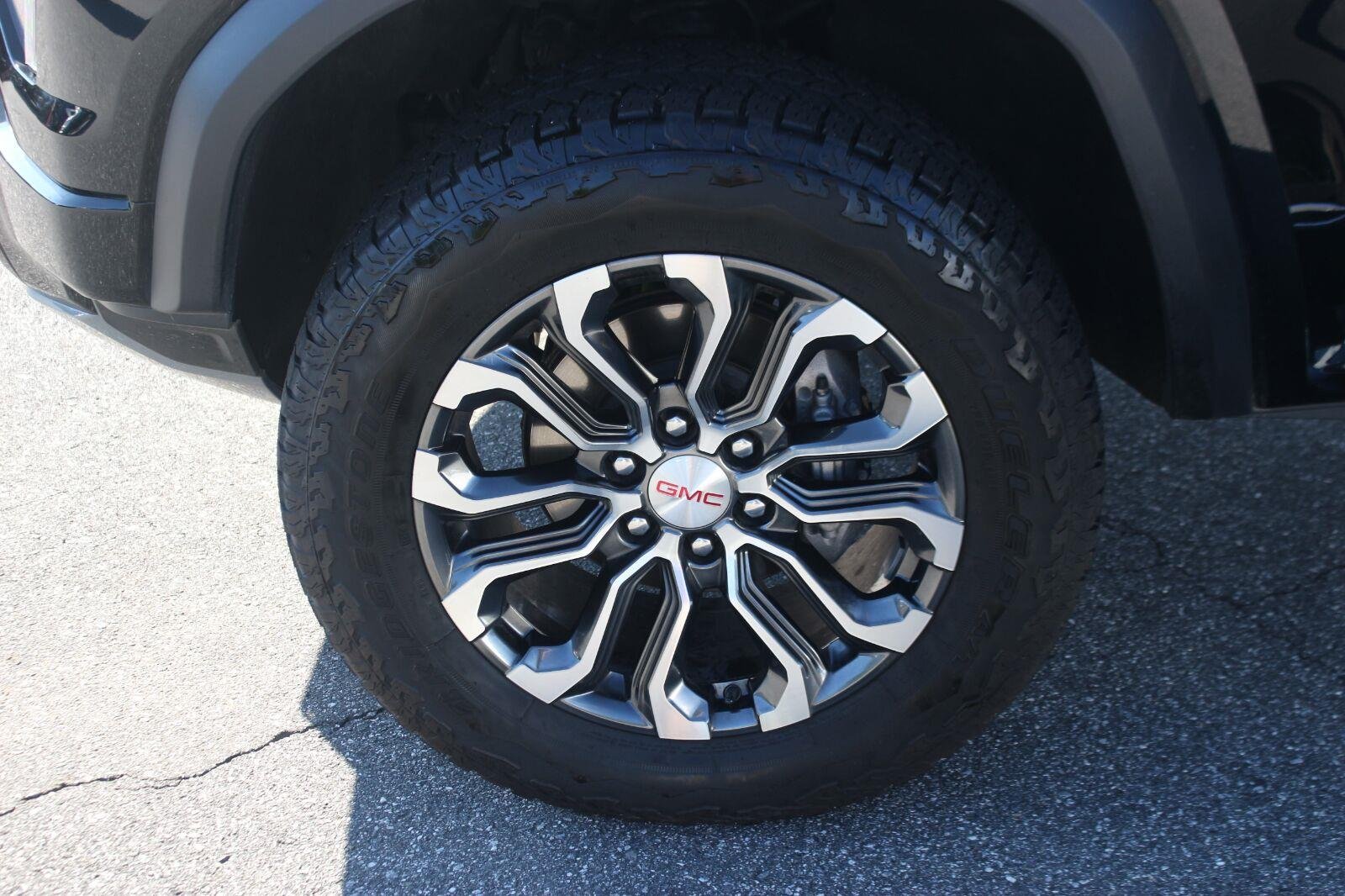 Used 2024 Onyx Black GMC Denali image 39