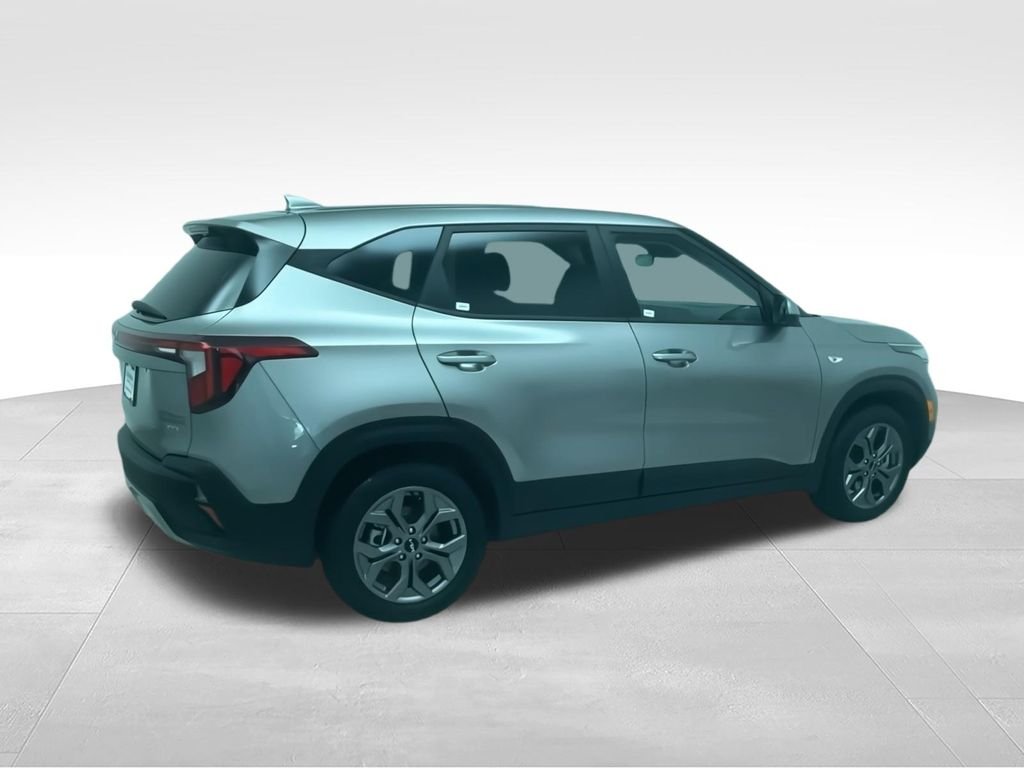 Used 2023 Silver Kia SX image 9