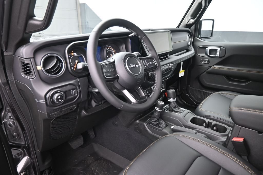 New 2026 Granite Crystal Metallic Clearcoat Jeep Texas Trail image 18