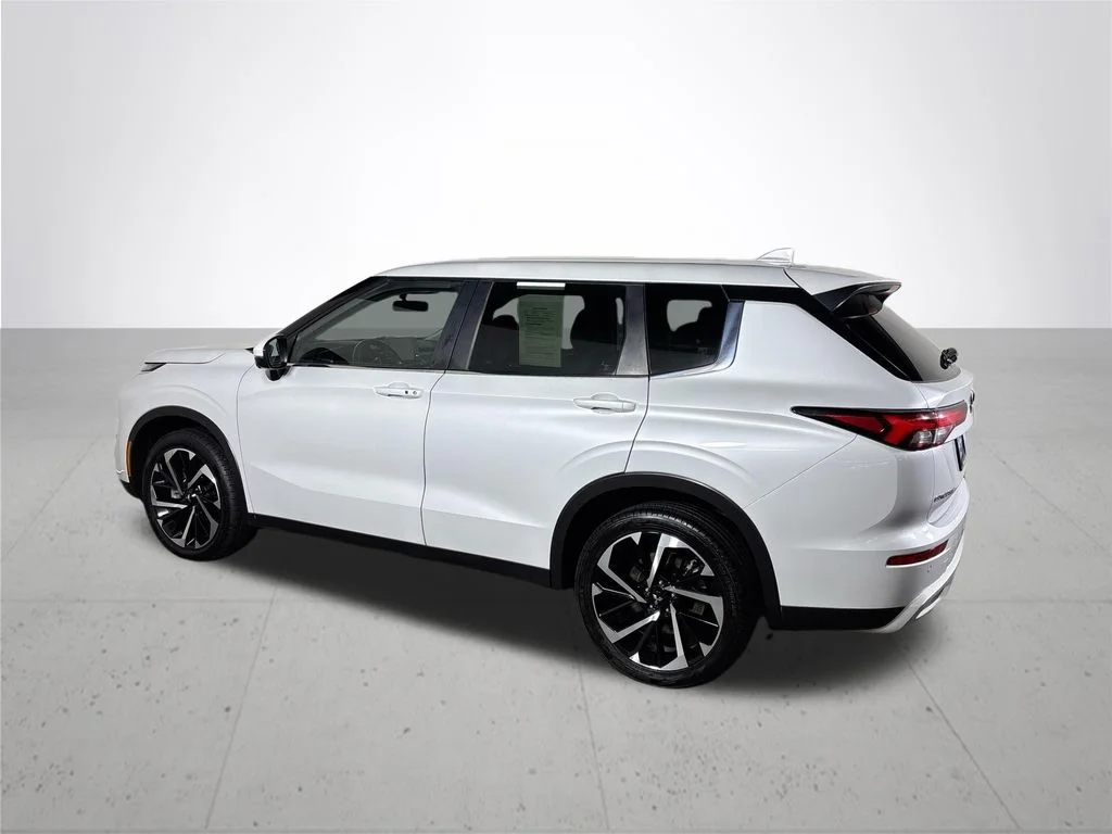 Used 2024 White Mitsubishi SE image 8