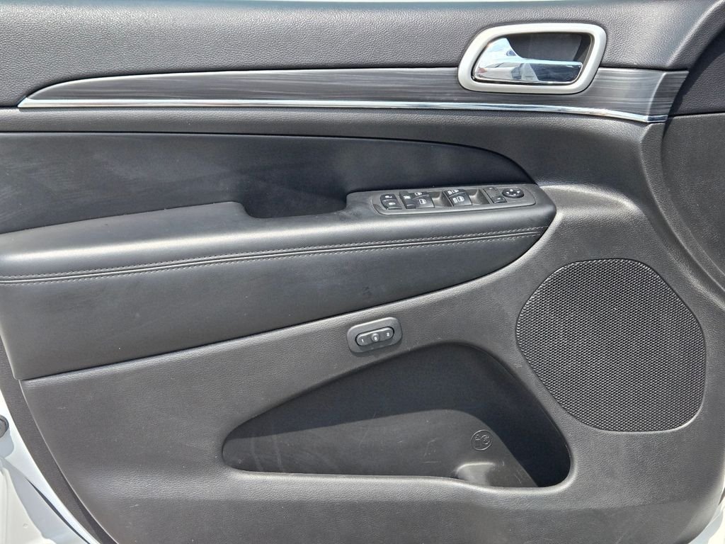 Used 2019 White Jeep Limited image 13