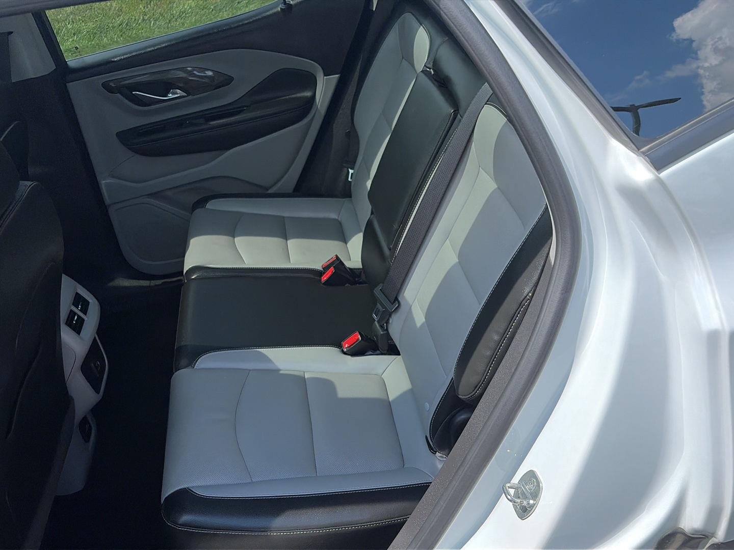 Used 2022 SUMMIT WHITE GMC SLT image 11
