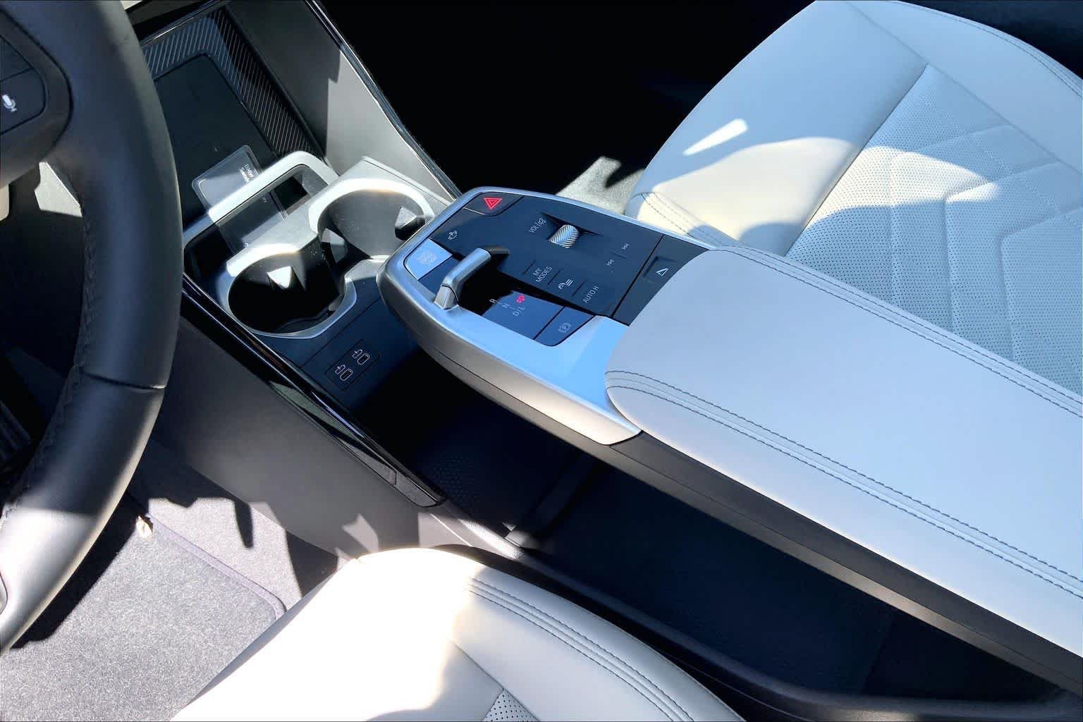 New 2026 Alpine White BMW xDrive28i image 7