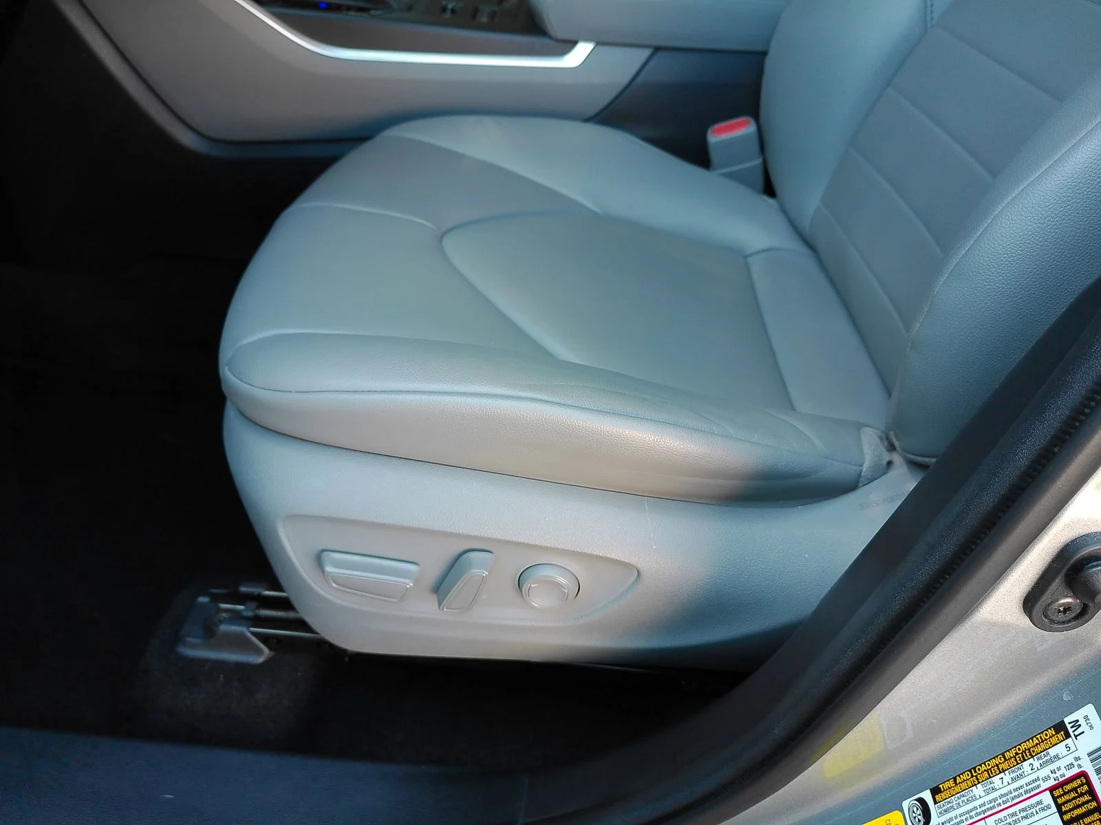 Used 2020 Silver Toyota XLE image 34