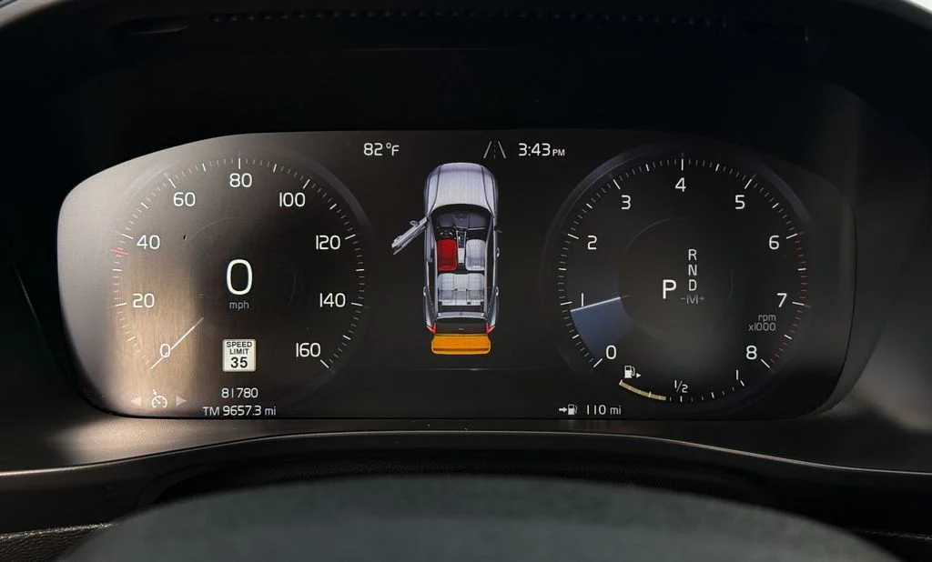 Used 2022 Black Volvo Momentum image 14