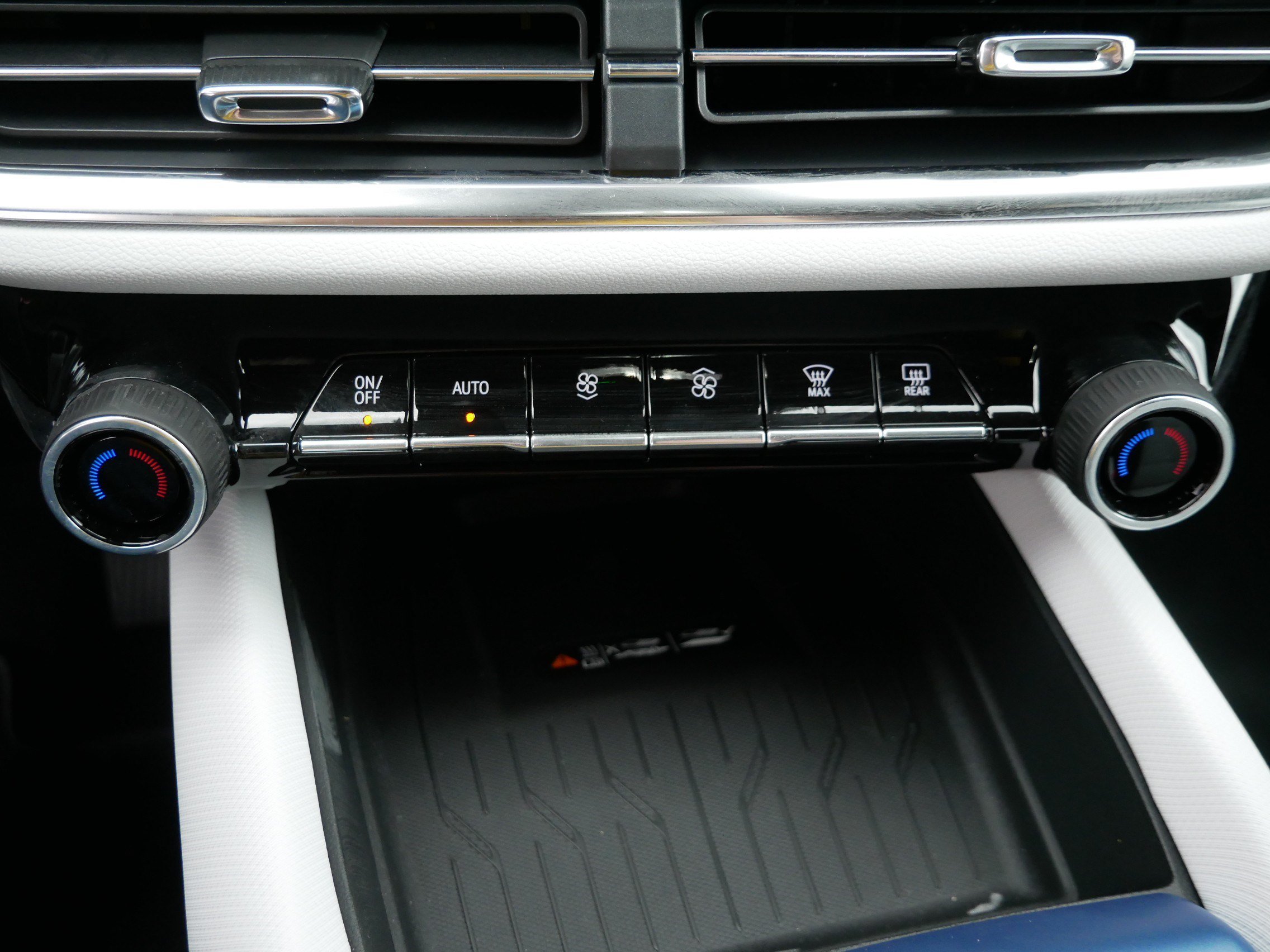 2026 Chevrolet Equinox EV 2LT - Photo 8