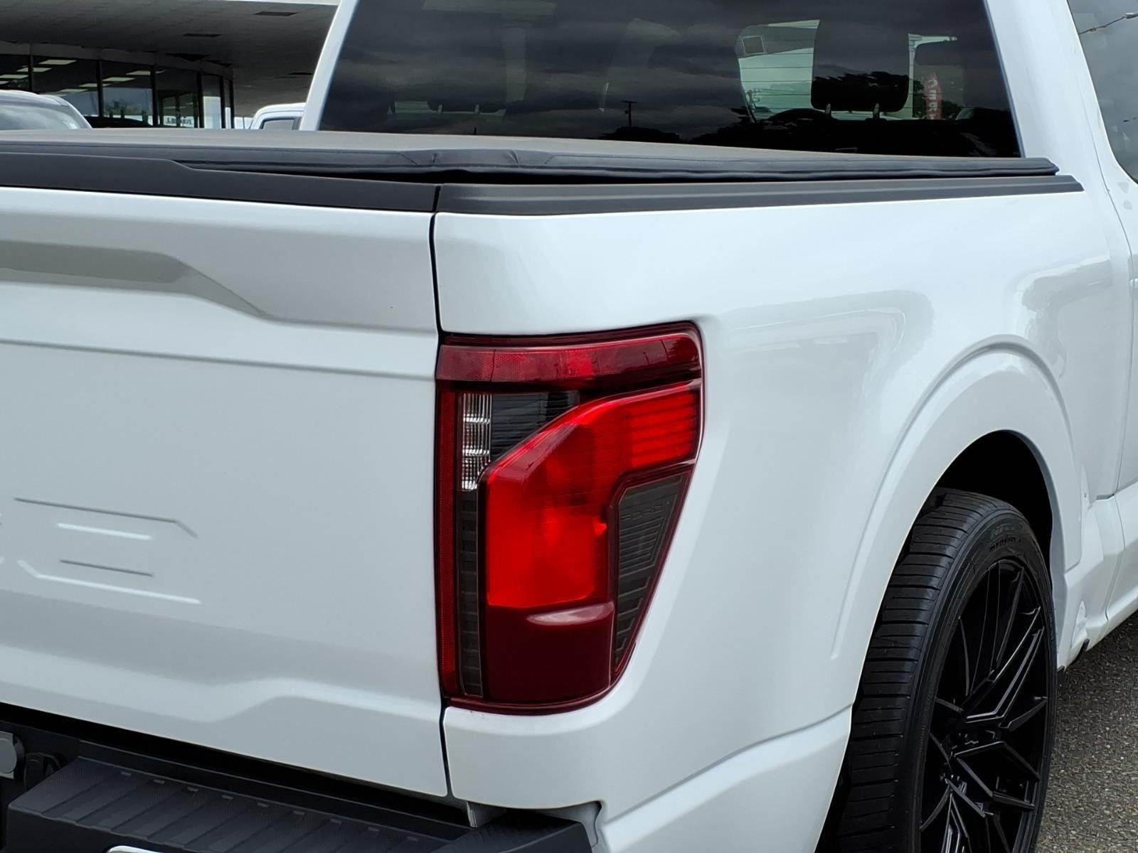 New 2024 Oxford White Ford XLT image 18