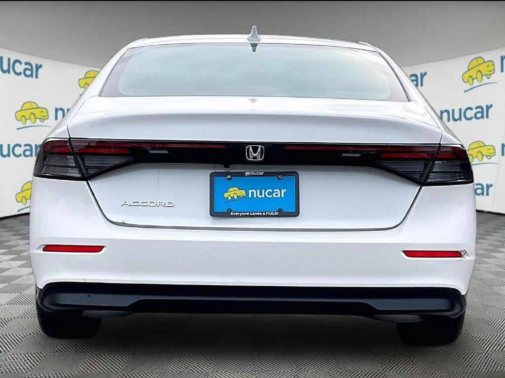 Used 2023 White Honda EX image 5