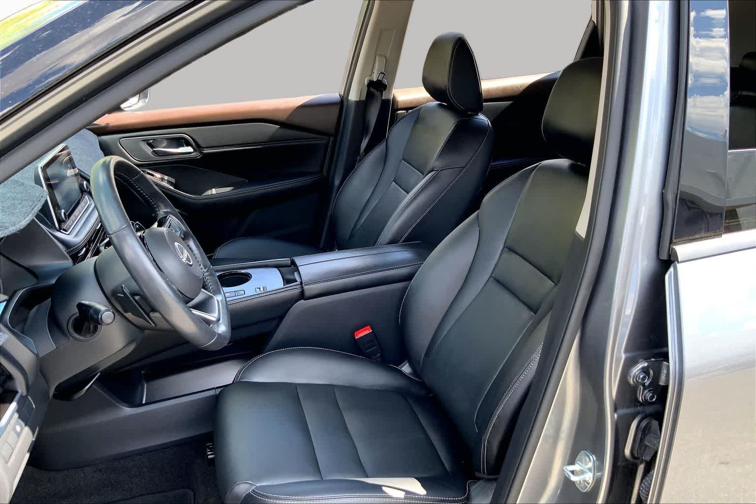 Used 2023 Gun Metallic Nissan SL image 7