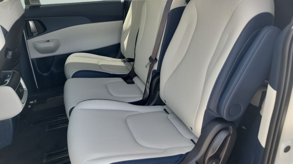 New 2026 Snow White Pearl Kia EX image 10