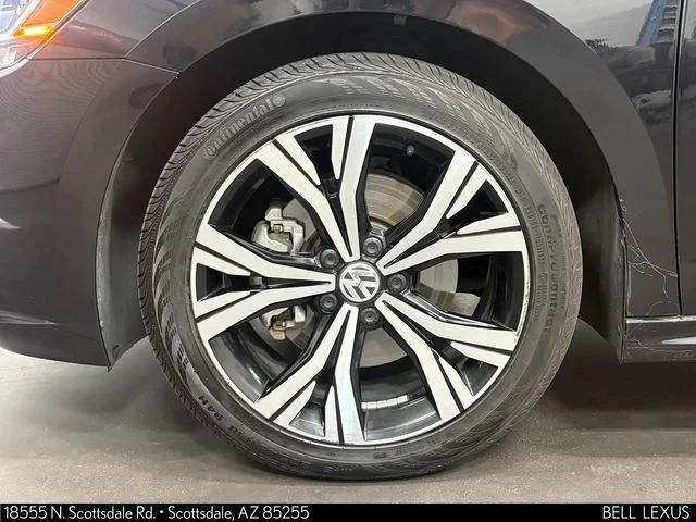 Used 2022 Black Volkswagen 2.0T SE image 10