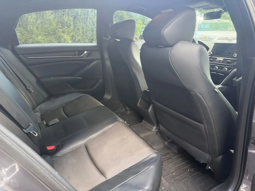 Used 2018  Honda Sport image 13