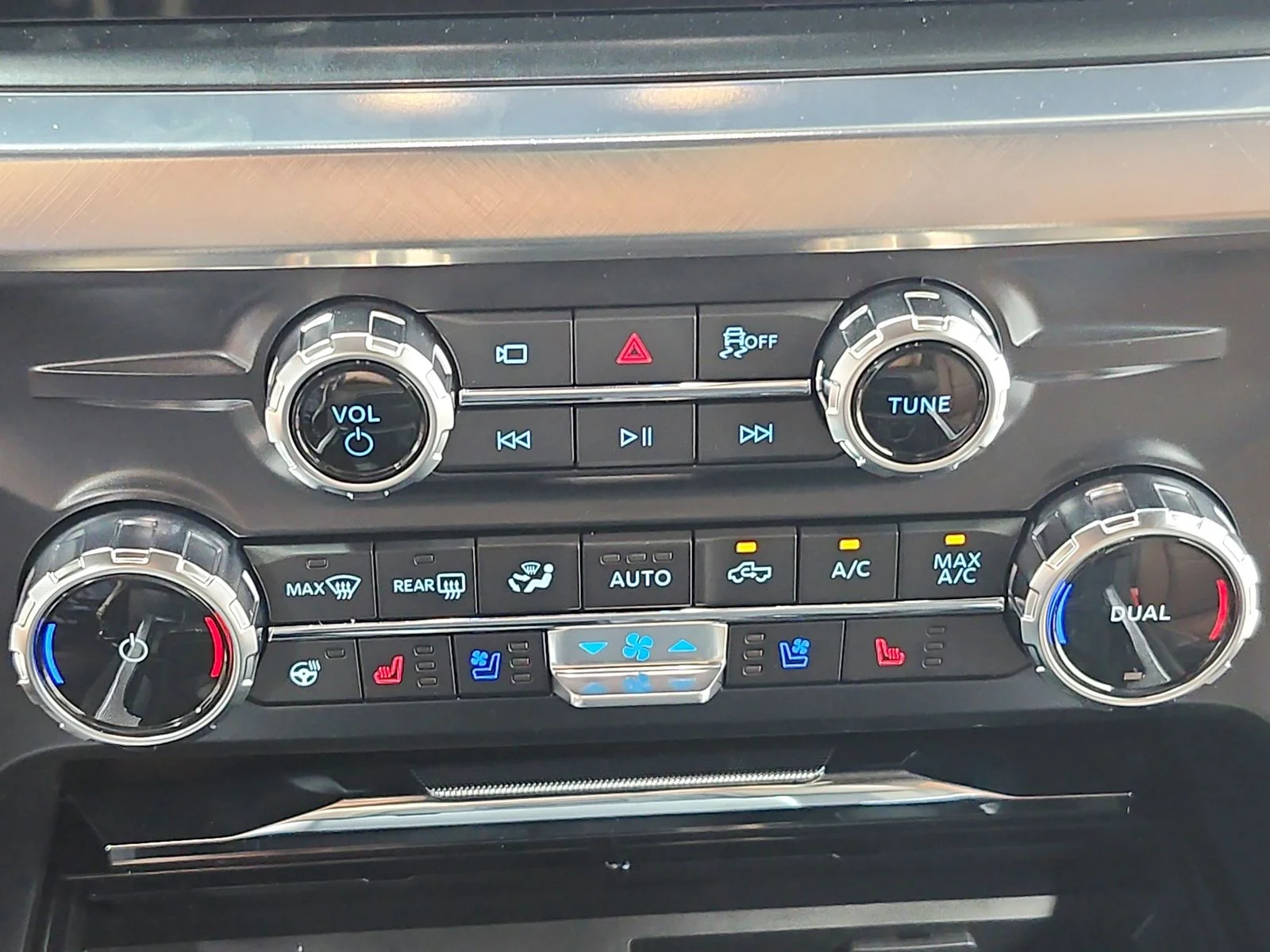 New 2026 Star White Metallic Tri-Coat Ford F-250® King Ranch® image 35
