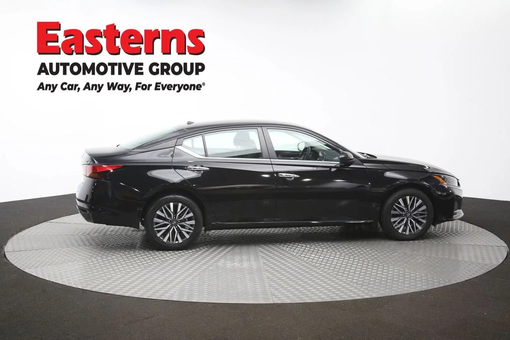 Used 2023 Black Nissan 2.5 SV image 44