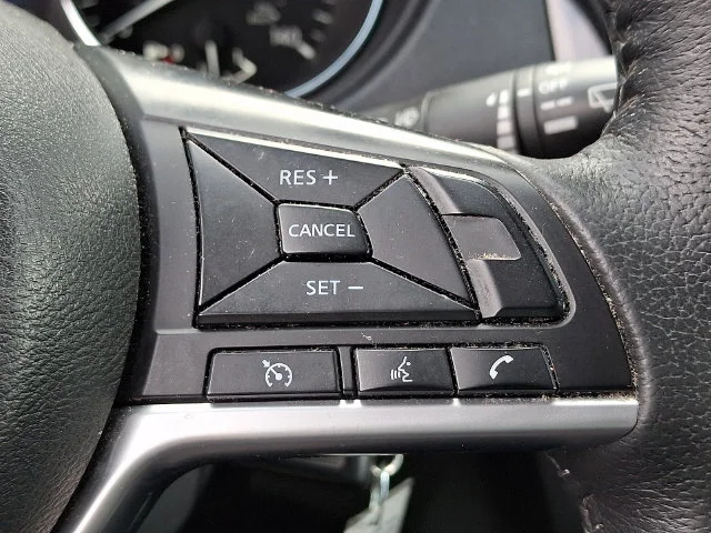 Used 2020 Silver Nissan S image 22