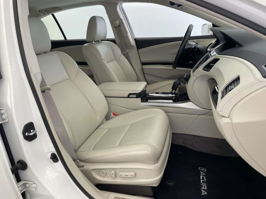 Used 2016 White Acura Base image 19