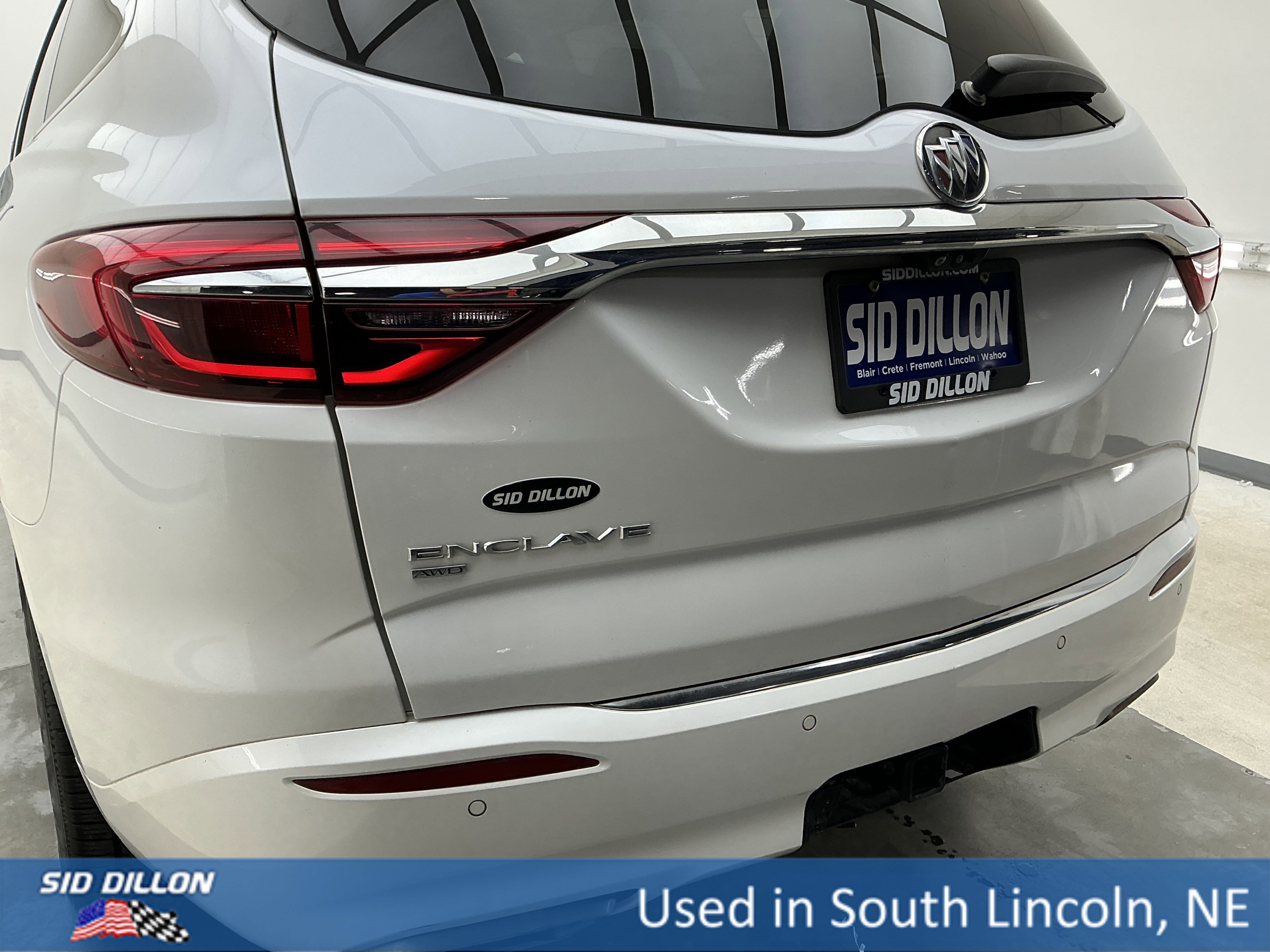 Used 2020 White Frost Tricoat Buick Avenir image 22