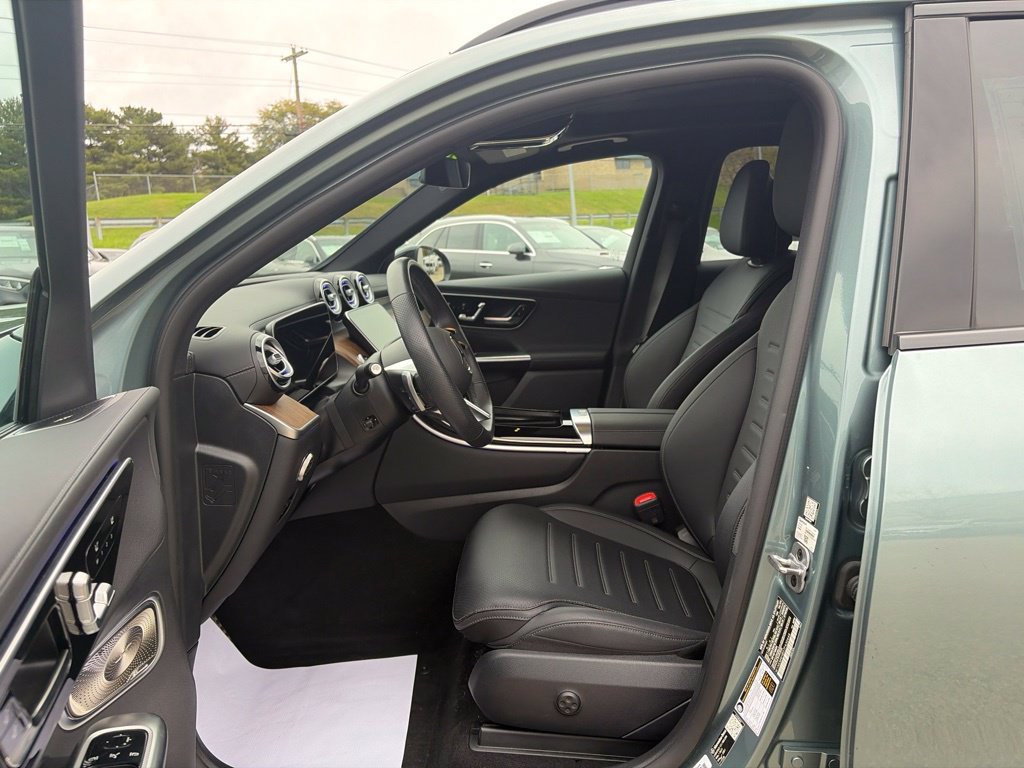 Used 2026 Silver Mercedes-Benz GLC 300 image 11