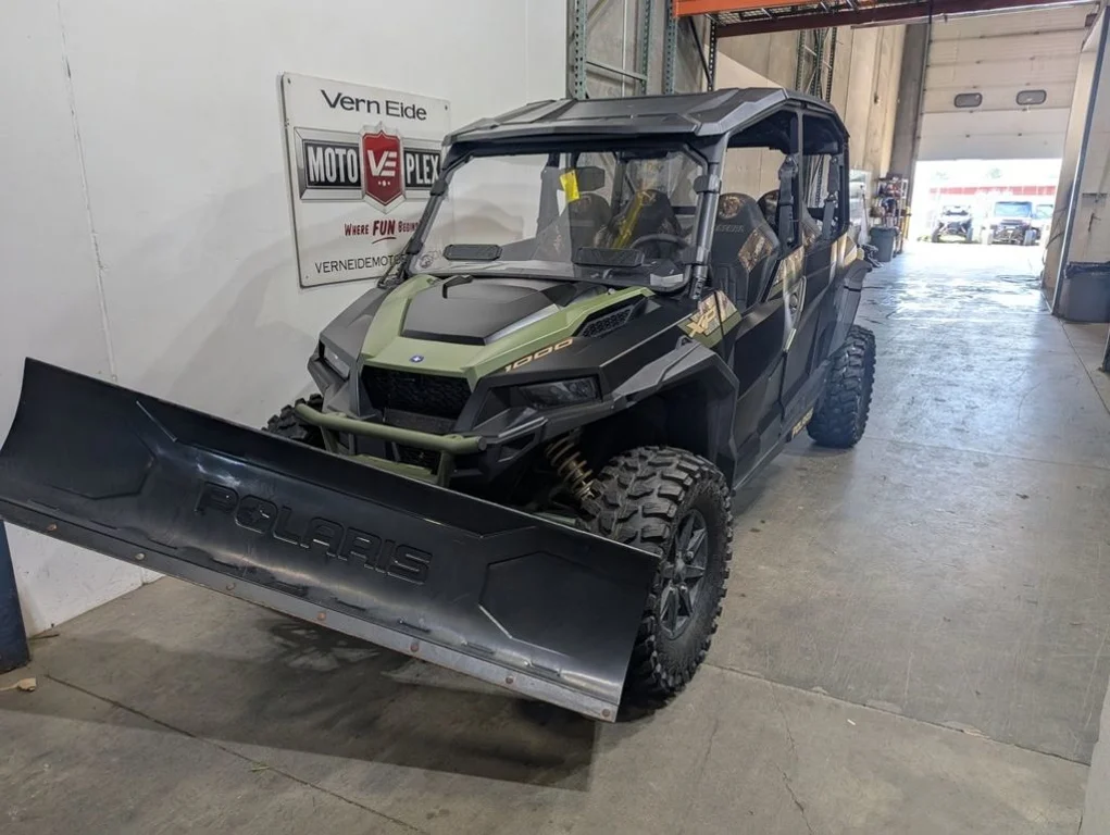 Used 2022 BLACK Polaris  image 2