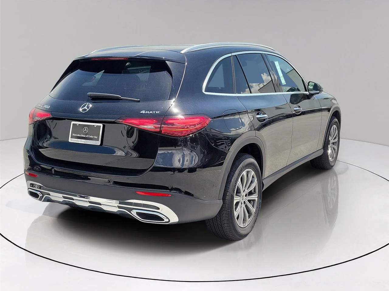 New 2026 Black Mercedes-Benz GLC 300 image 4