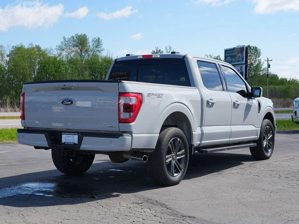 Used 2023  Ford Lariat image 3