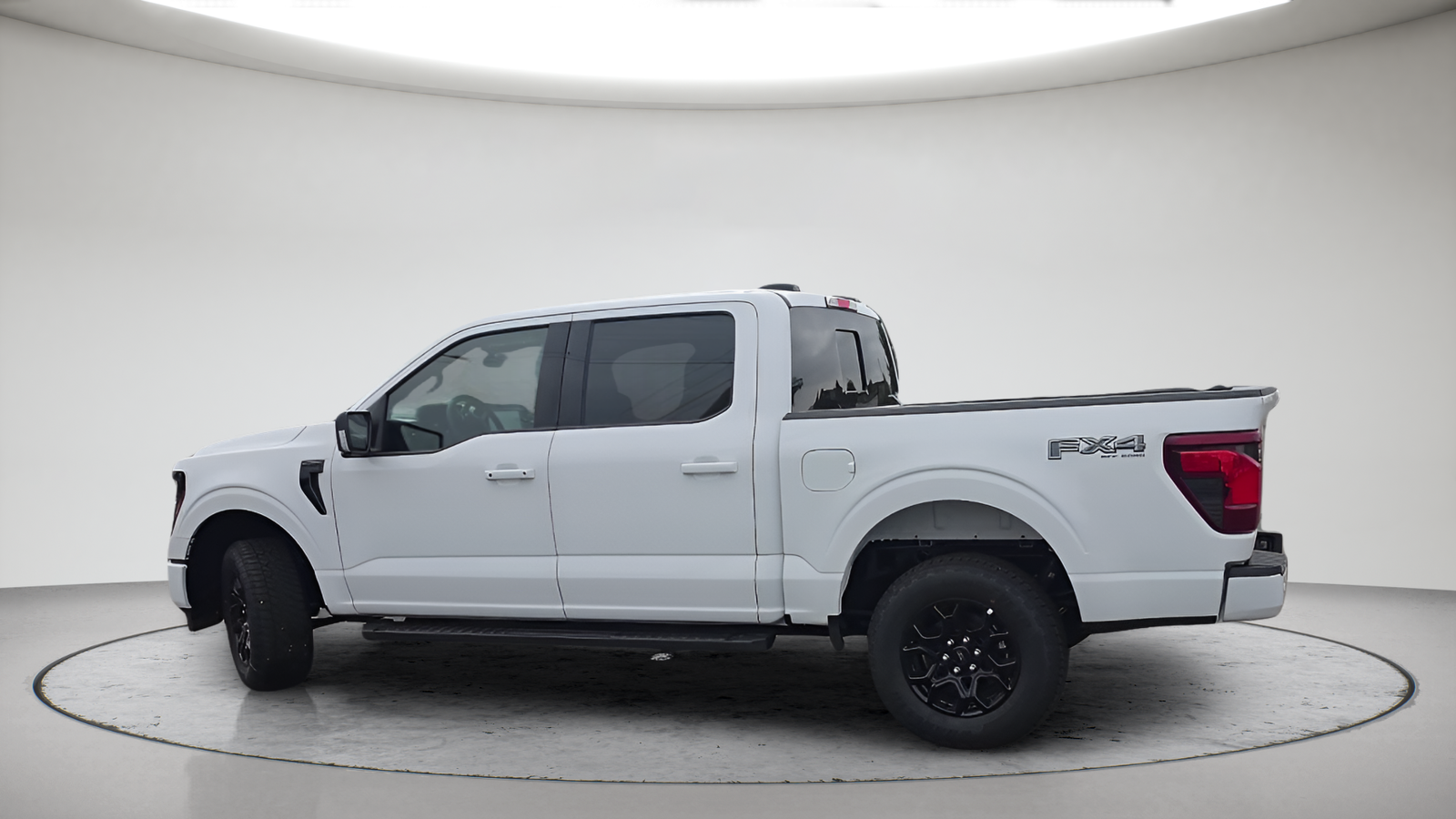 New 2026 Oxford White Ford XLT image 10