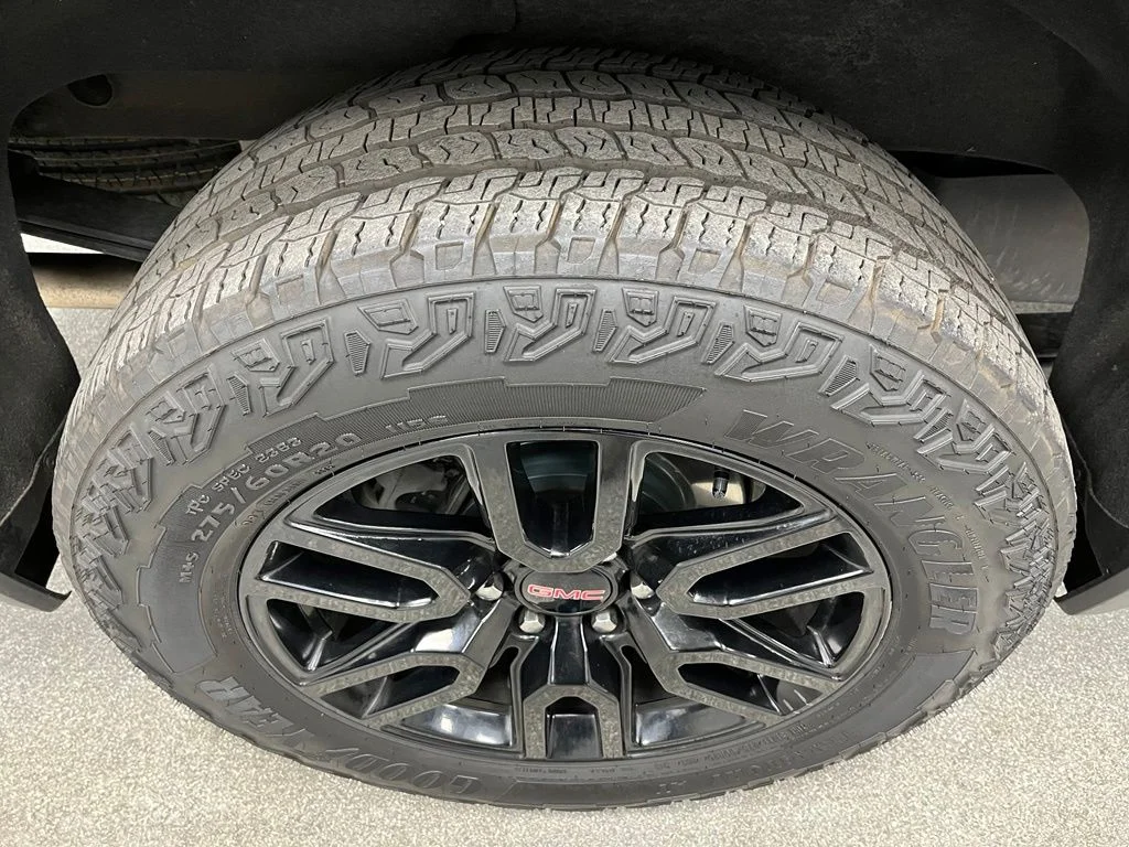 Used 2021 Black GMC Elevation image 17