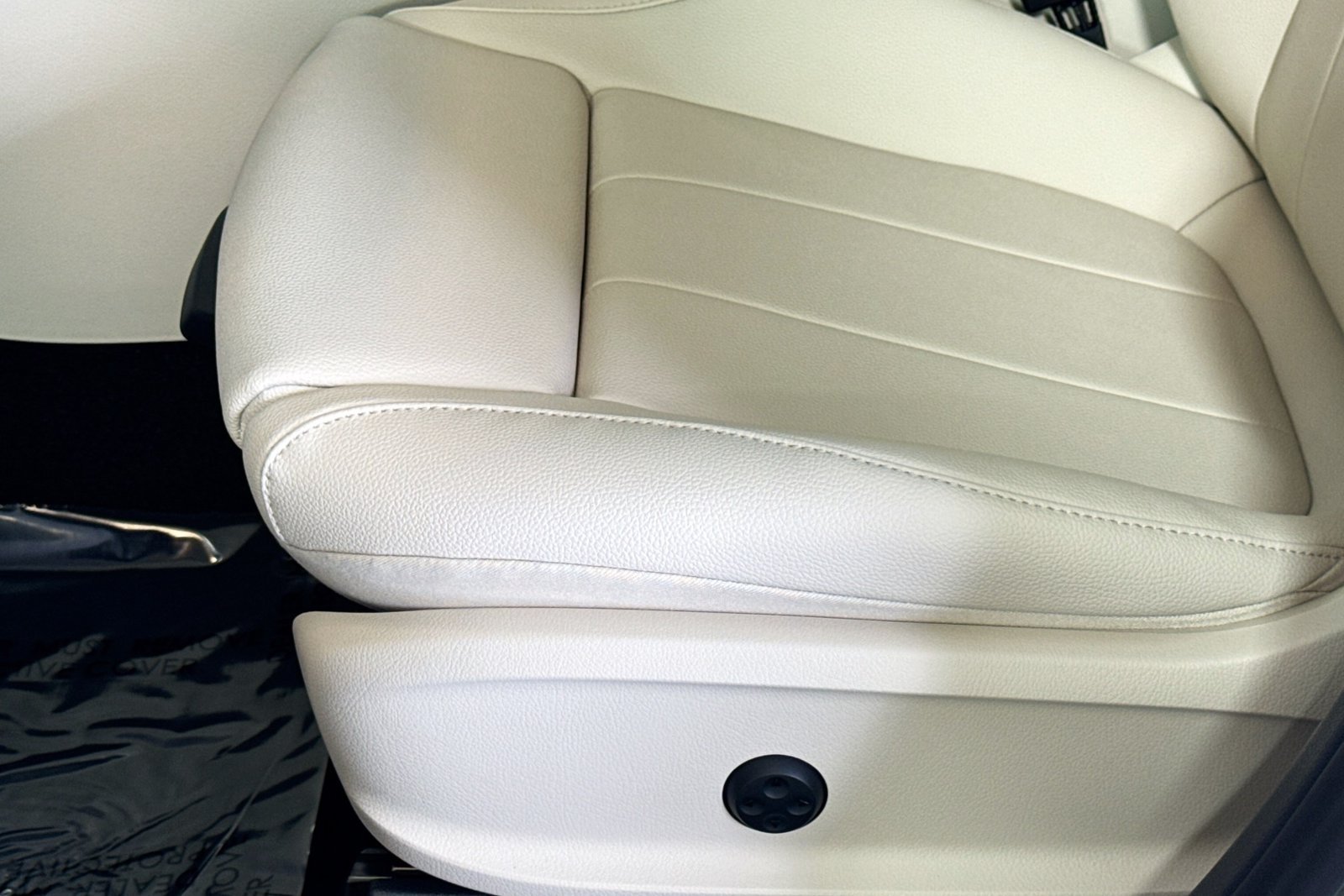 New 2026 Polar White Mercedes-Benz GLA 250 image 17