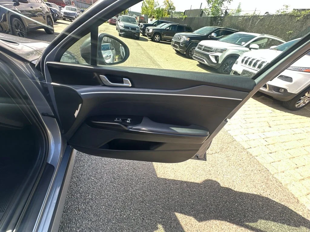 Used 2024 Silver Kia LXS image 33