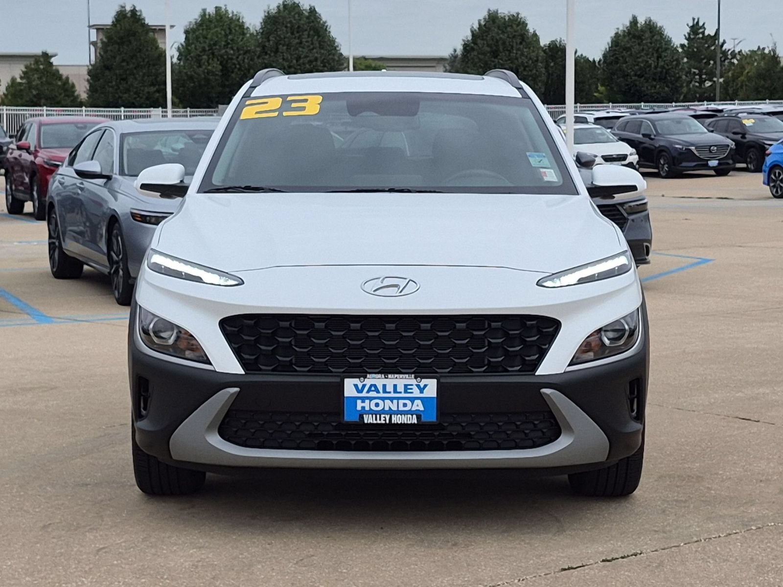 Used 2023 Lunar White Hyundai SEL AWD image 3